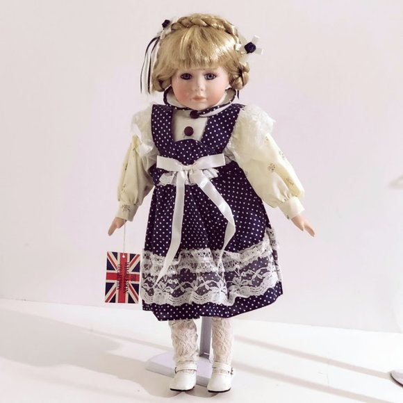 Vintage Porcelain Doll LAURA 3031 Hand Painted Hand Sewn The Wimbledon Collect - Picture 1 of 12